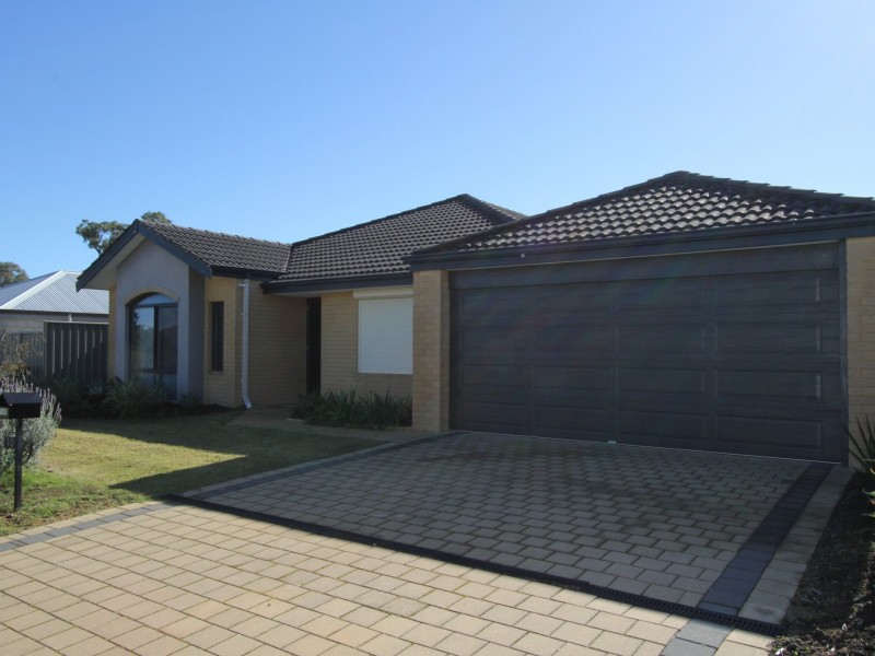 10 Chertsey Way, Wellard WA 6170