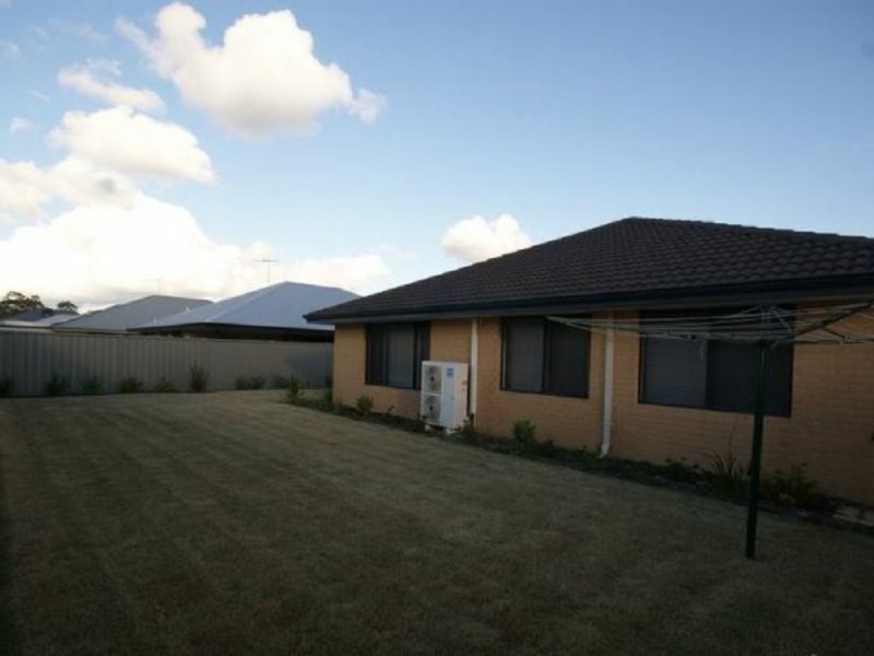 10 Chertsey Way, Wellard WA 6170