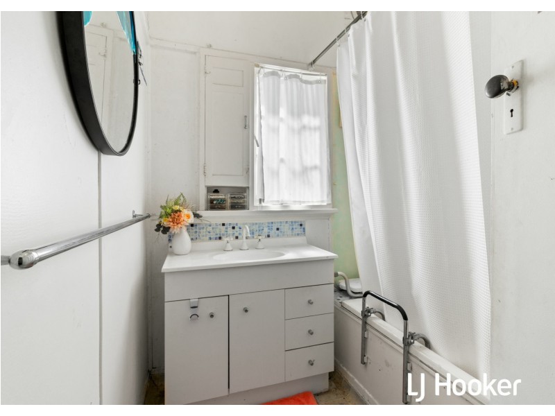 11 Sharman Street, Medina WA 6167