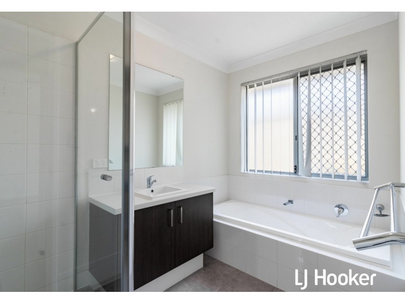 130 Sapphire Chase, Wellard WA 6170