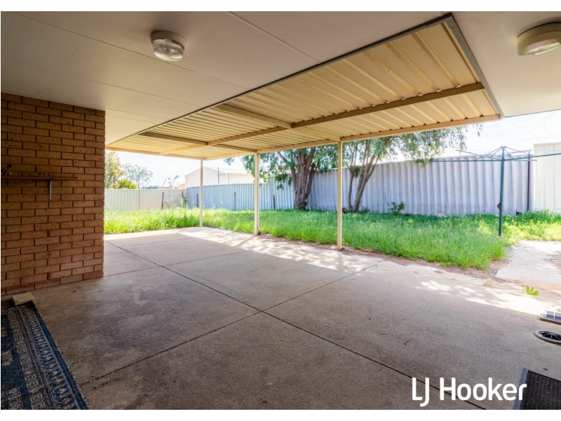 9 Eliot Close, Parmelia WA 6167