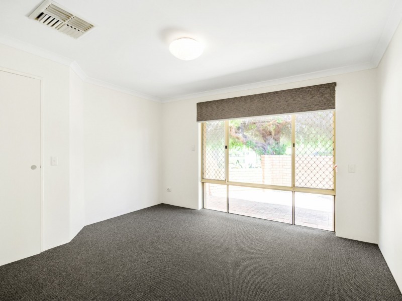 8 Chelmsford Avenue, Port Kennedy WA 6172