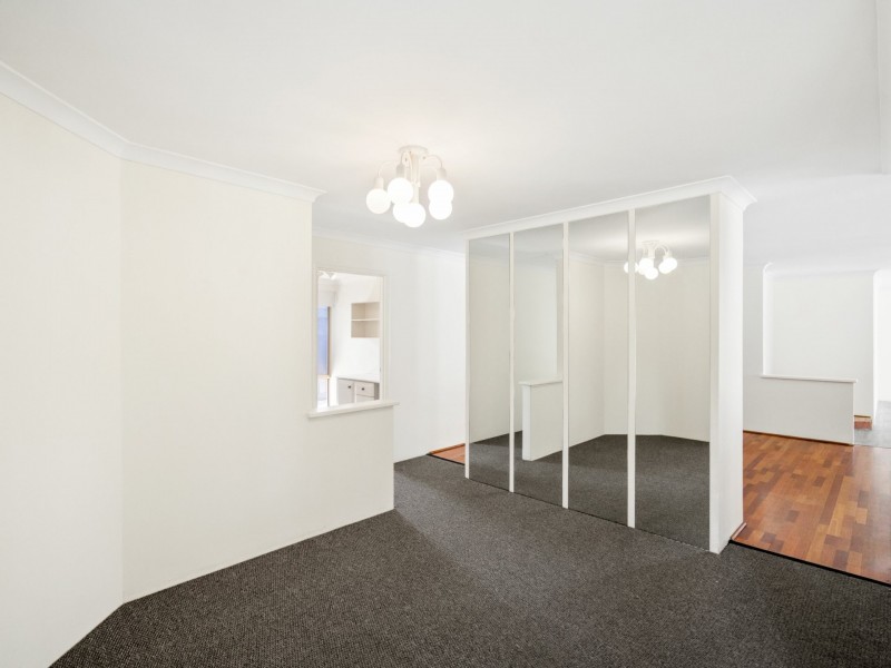 8 Chelmsford Avenue, Port Kennedy WA 6172