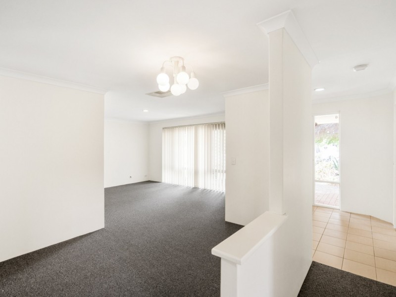 8 Chelmsford Avenue, Port Kennedy WA 6172