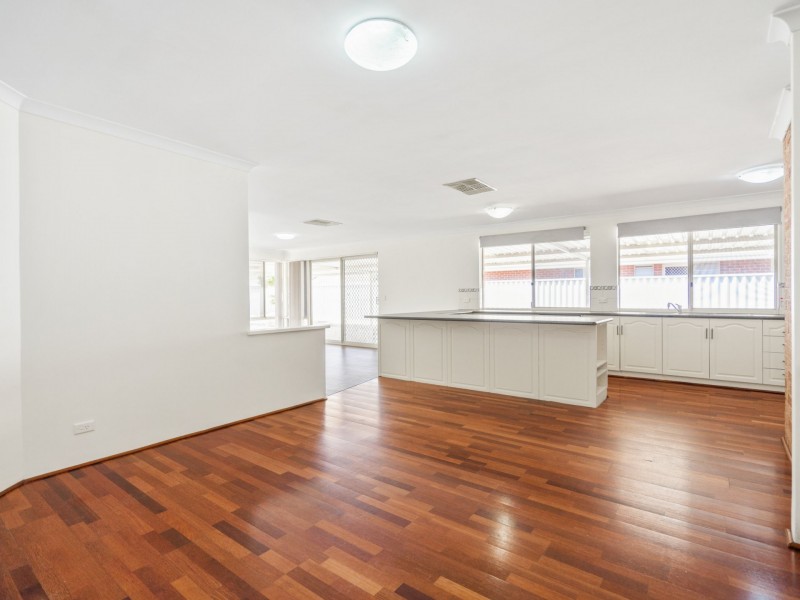 8 Chelmsford Avenue, Port Kennedy WA 6172