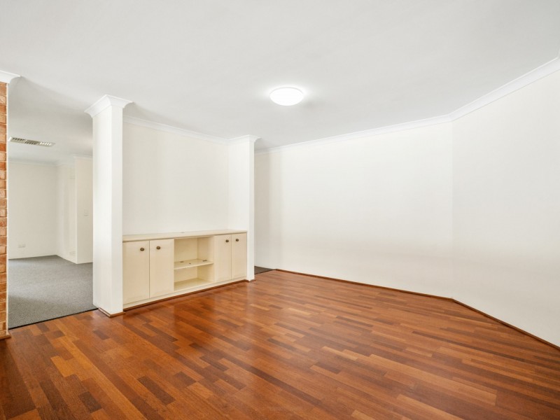 8 Chelmsford Avenue, Port Kennedy WA 6172