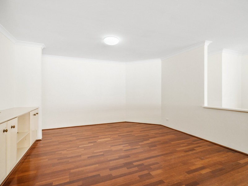 8 Chelmsford Avenue, Port Kennedy WA 6172