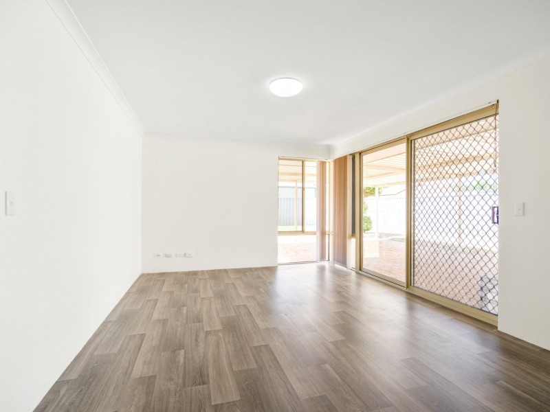 8 Chelmsford Avenue, Port Kennedy WA 6172