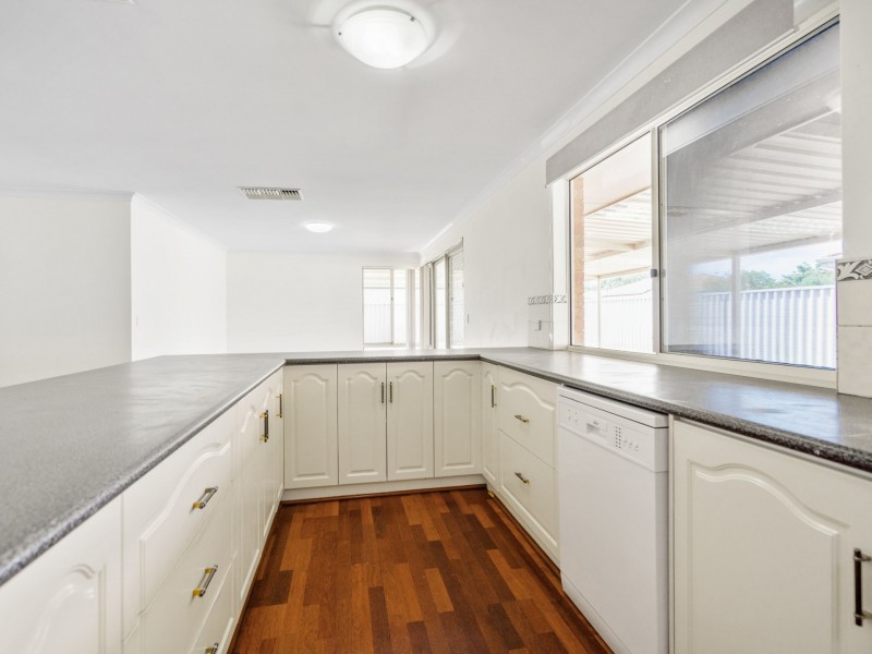 8 Chelmsford Avenue, Port Kennedy WA 6172