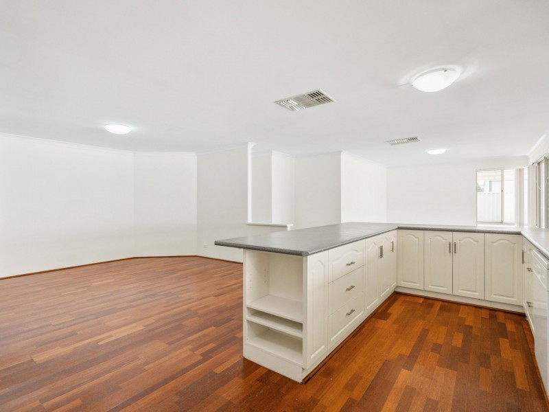 8 Chelmsford Avenue, Port Kennedy WA 6172