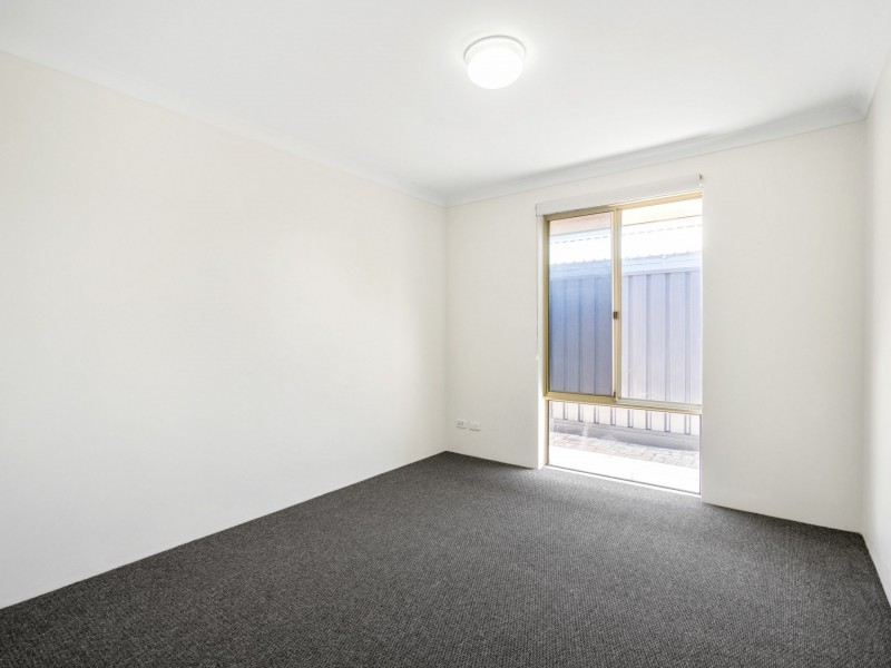 8 Chelmsford Avenue, Port Kennedy WA 6172