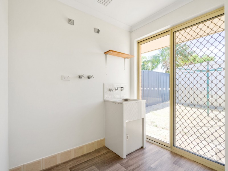 8 Chelmsford Avenue, Port Kennedy WA 6172