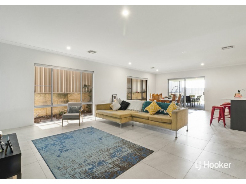 5 Alton Way, Parmelia WA 6167
