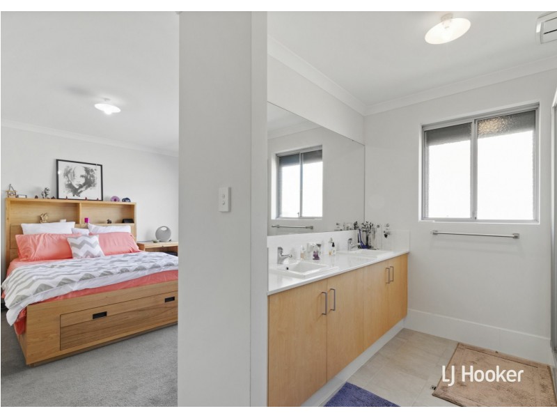 5 Alton Way, Parmelia WA 6167