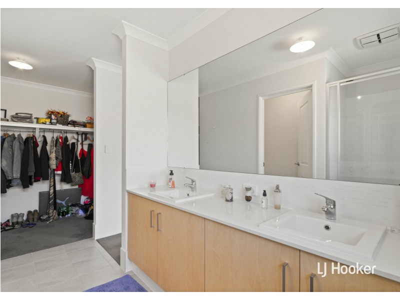 5 Alton Way, Parmelia WA 6167