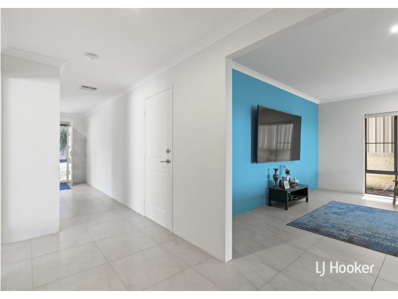 5 Alton Way, Parmelia WA 6167