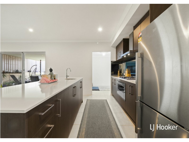 5 Alton Way, Parmelia WA 6167