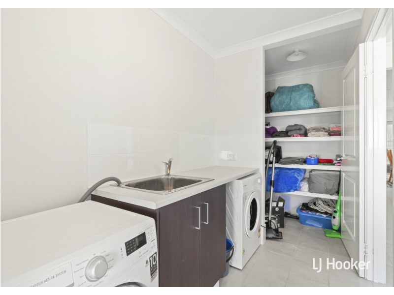 5 Alton Way, Parmelia WA 6167