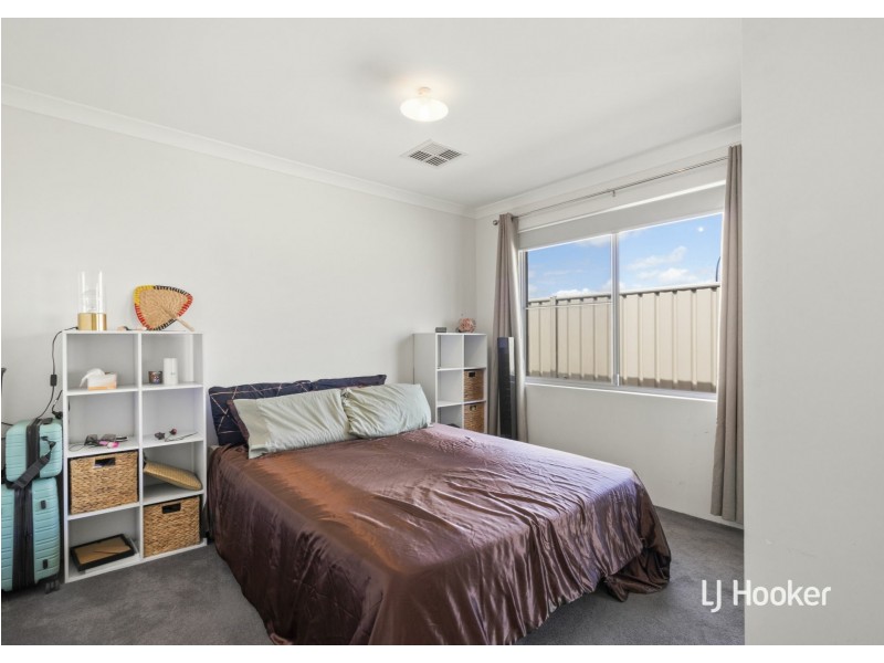 5 Alton Way, Parmelia WA 6167