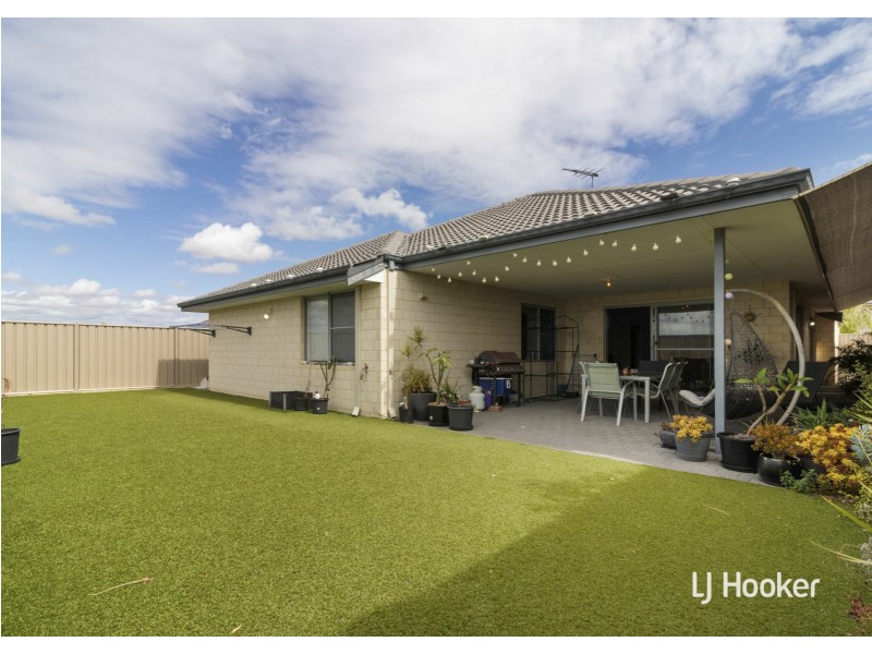 5 Alton Way, Parmelia WA 6167