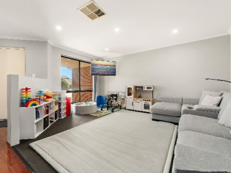 11 Aldenham Heights, Halls Head WA 6210