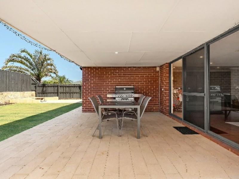 11 Aldenham Heights, Halls Head WA 6210