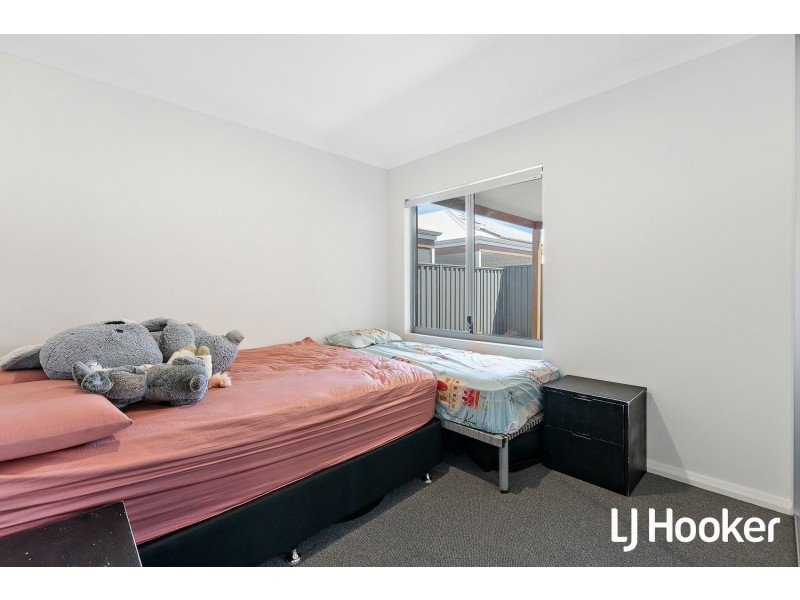 5 Vozhe Street, Hammond Park WA 6164