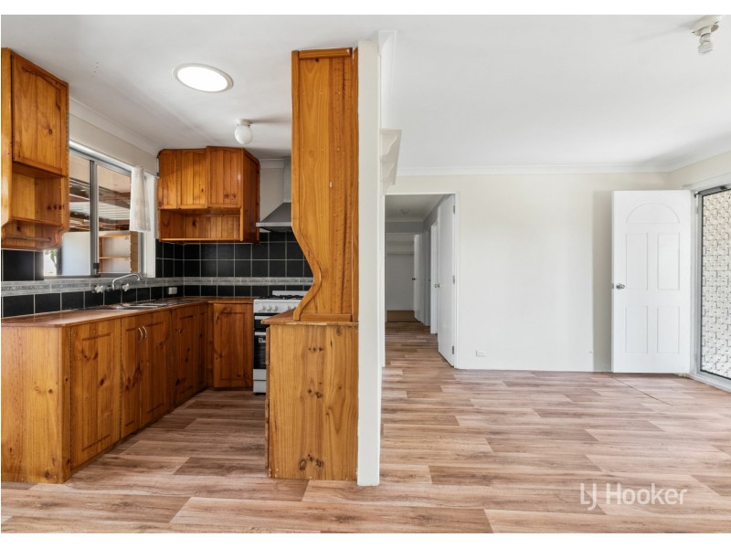 12 Woodley Way, Parmelia WA 6167
