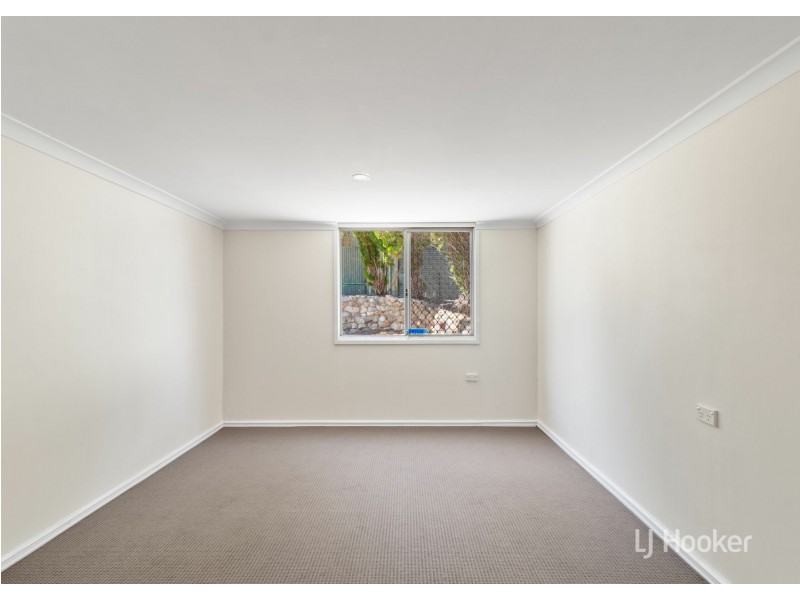 12 Woodley Way, Parmelia WA 6167