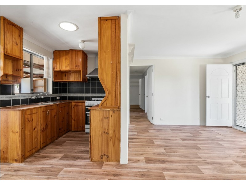 12 Woodley Way, Parmelia WA 6167