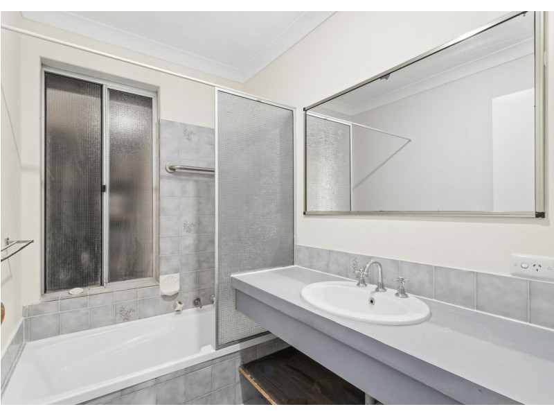 12 Woodley Way, Parmelia WA 6167
