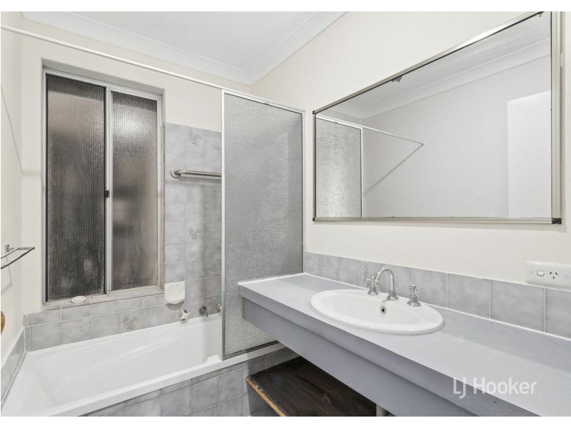 12 Woodley Way, Parmelia WA 6167