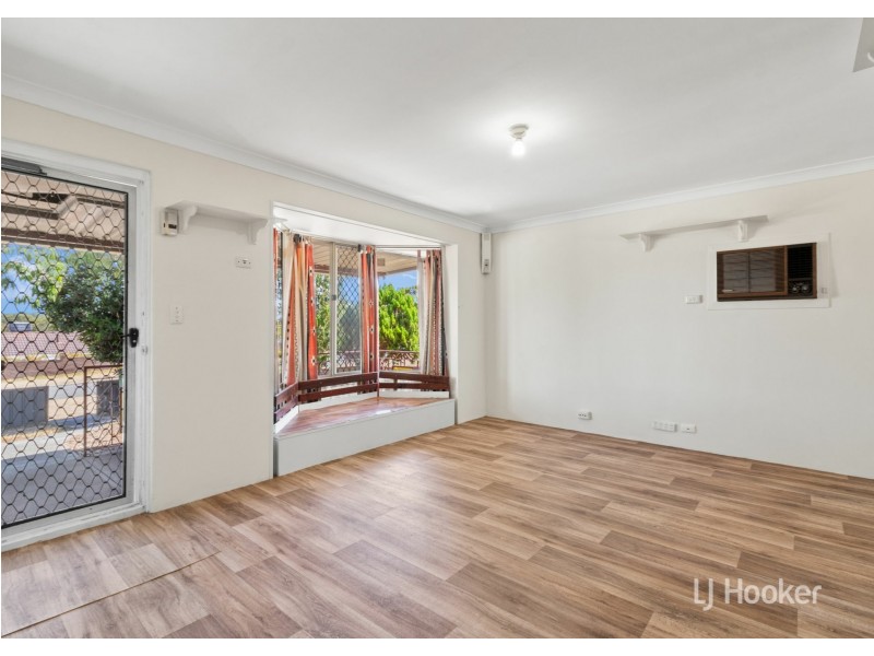 12 Woodley Way, Parmelia WA 6167