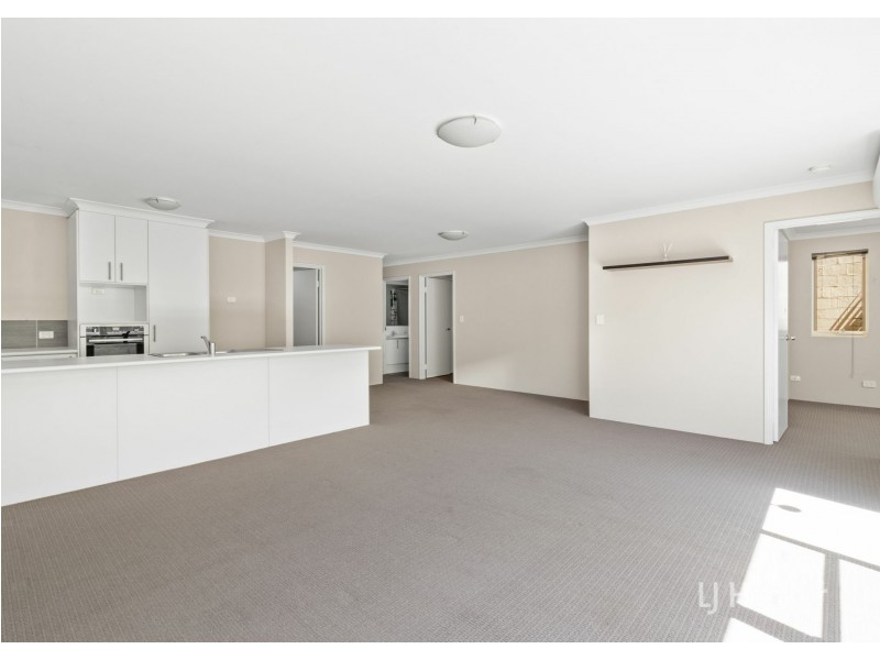 7 Gaffin Way, Kwinana Town Centre WA 6167