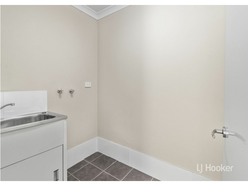 7 Gaffin Way, Kwinana Town Centre WA 6167