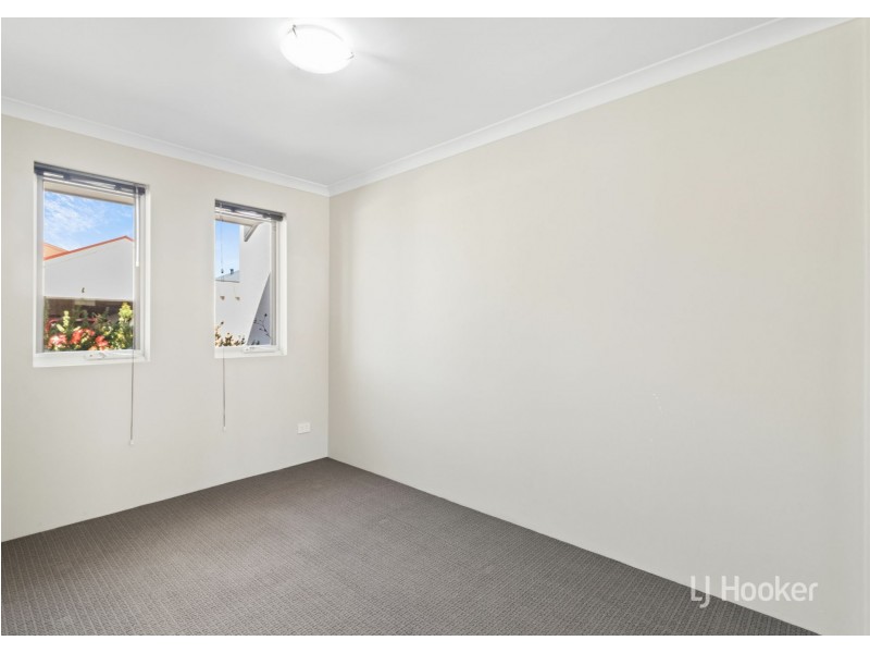 7 Gaffin Way, Kwinana Town Centre WA 6167