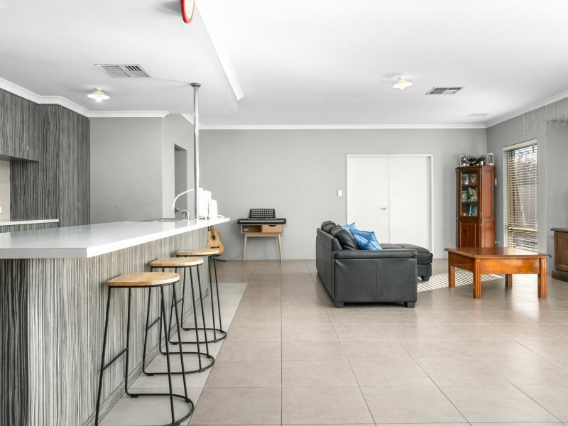 4 Lakewood Grove, Bertram WA 6167