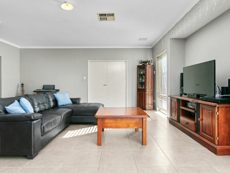 4 Lakewood Grove, Bertram WA 6167