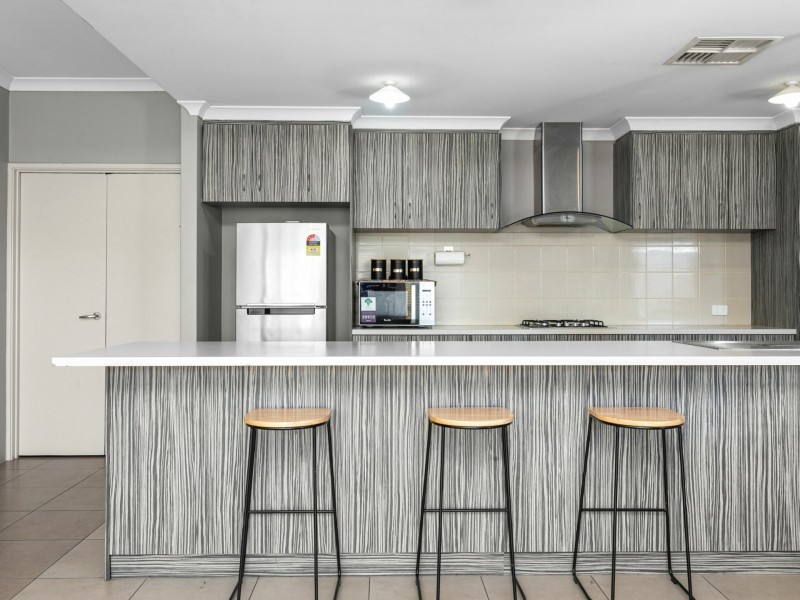 4 Lakewood Grove, Bertram WA 6167