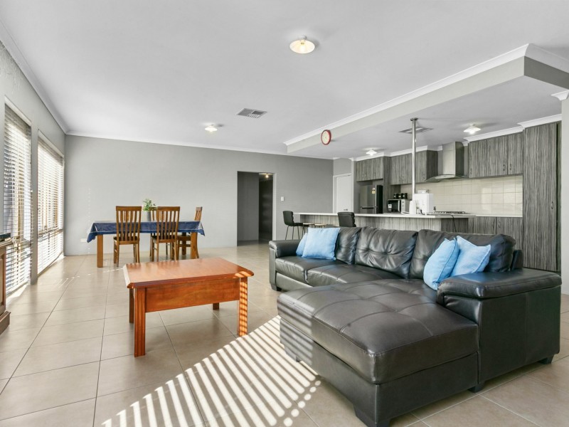 4 Lakewood Grove, Bertram WA 6167