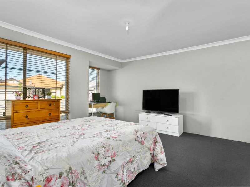 4 Lakewood Grove, Bertram WA 6167