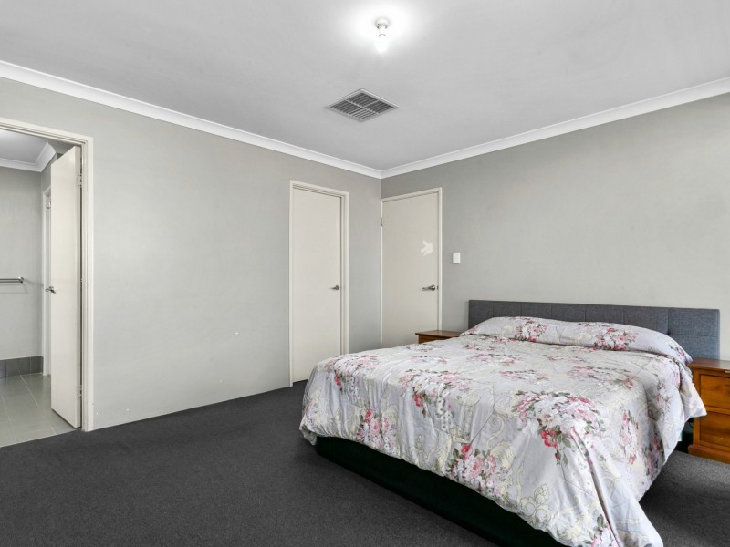 4 Lakewood Grove, Bertram WA 6167