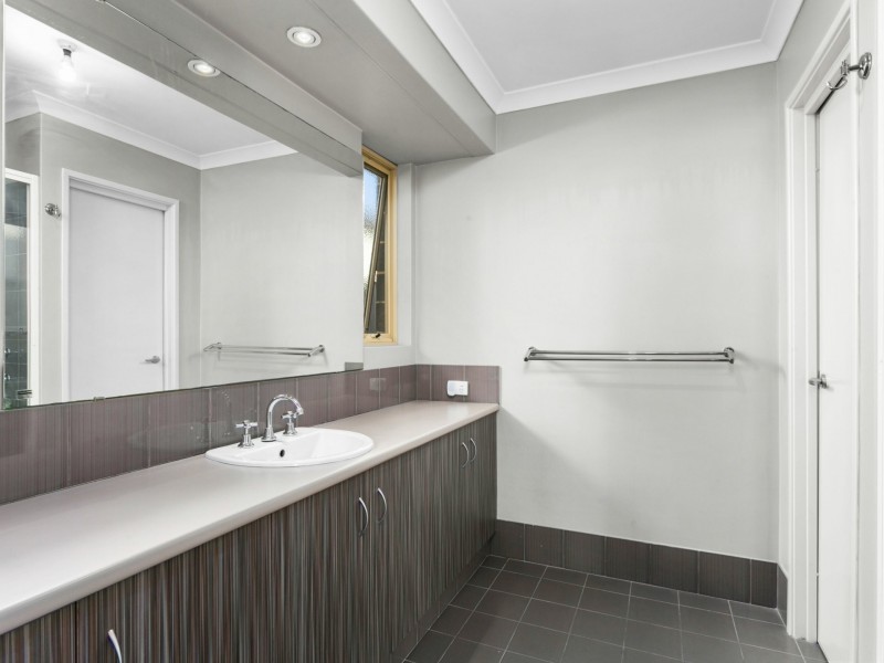 4 Lakewood Grove, Bertram WA 6167