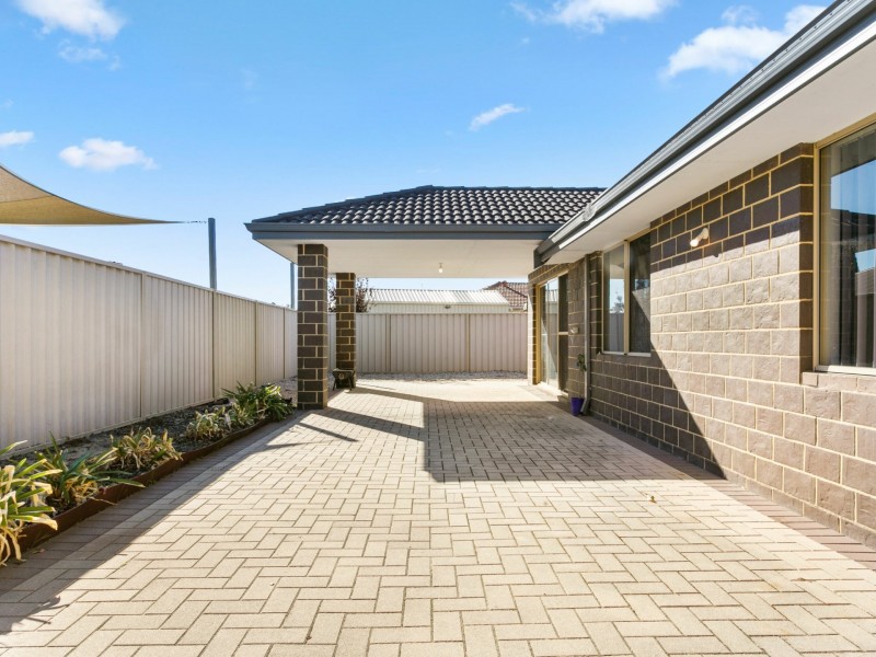 4 Lakewood Grove, Bertram WA 6167
