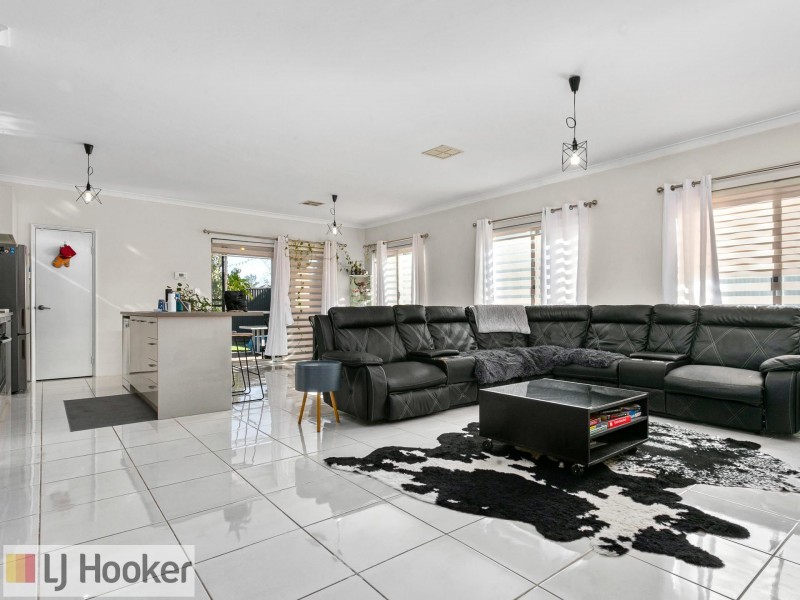28 Solstice Bend, Wellard WA 6170