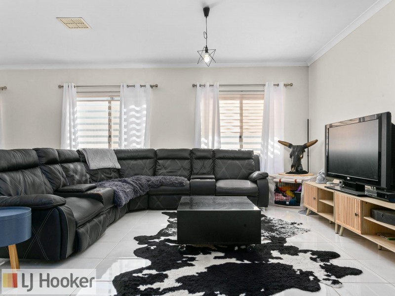 28 Solstice Bend, Wellard WA 6170
