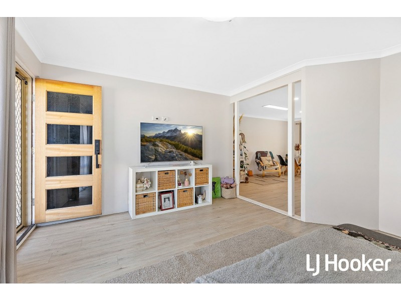 1 Sharpe Close, Waikiki WA 6169