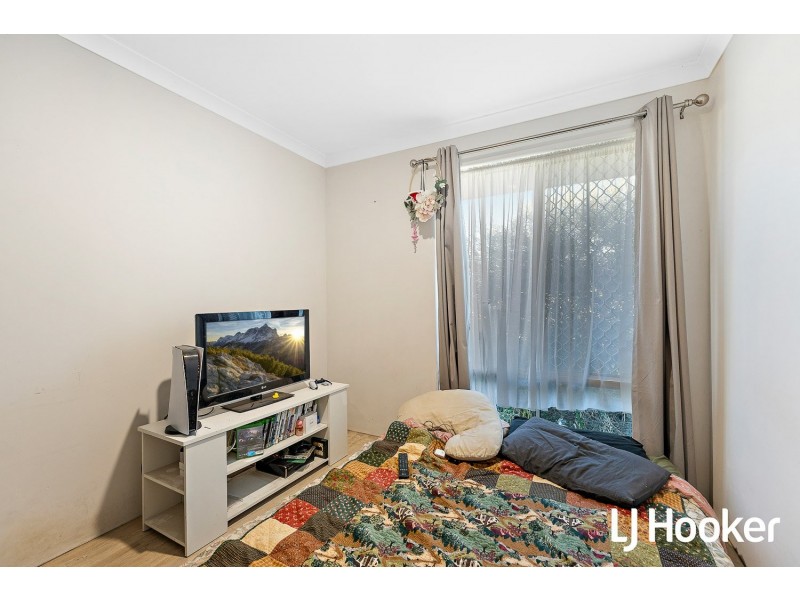 1 Sharpe Close, Waikiki WA 6169