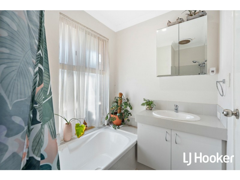 1 Sharpe Close, Waikiki WA 6169