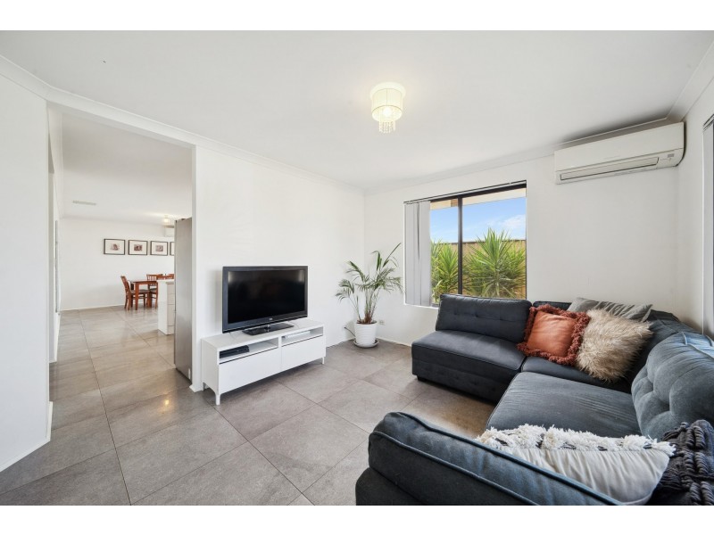 21 Pepperell Crescent, Leda WA 6170